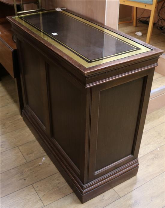 A mahogany glass top shop display cabinet, W.100cm